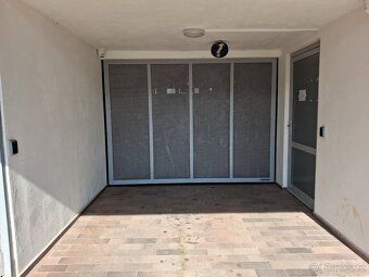 Pronajmu garážové stání – box číslo 408 , v parkovacím domě 