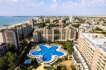 bd14755 Price - 75,000 Euros
Luxury studio of 71 m² in Prestigious Resort – 200 meters from Beach
