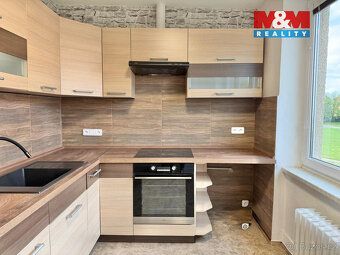 Pronájem prostorného bytu 3+1 o užitné ploše 62 m² v panelov