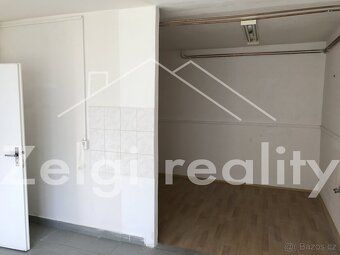 I offer for rent a spacious two-aisled storage and production hall in an enclosed industrial…