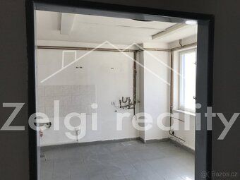 I offer for rent a spacious two-aisled storage and production hall in an enclosed industrial…