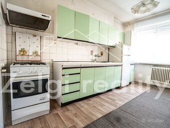 In exclusive representation we offer an exceptionally spacious multi-generational family house…