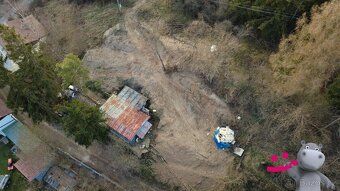 Ev.č. 58825 Pozemků 20 minut od Prahy je hodně. Pozemků u le