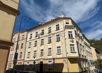 Nabízíme k pronájmu velmi pěkný, prostorný byt 3+1, o veliko