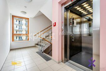 Ev.č. 02748 Prodej světlého bytu 2+kk s lodžií, 63 m² – Prah