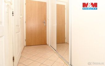 Pronájem bytu 1+kk 28 m2 s vestavěným patrem na spaní (cca 9