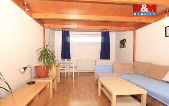 Pronájem bytu 1+kk 28 m2 s vestavěným patrem na spaní (cca 9