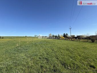 Dumrealit.cz will mediate possible sale of farmhouse