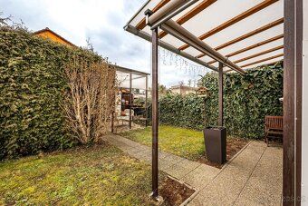 We offer for sale a family house with 4+1 bedrooms and an independent double garage located in…