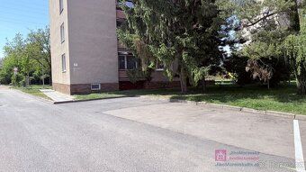 V zastoupení majitele Vám nabízíme k pronájmu soukromý, nepr