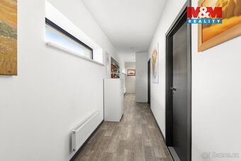 Nabízíme Vám ke koupi rodinný dům o podlahové ploše 220 m2, 
