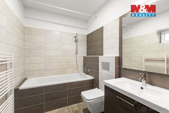 Nabízíme Vám ke koupi rodinný dům o podlahové ploše 220 m2, 
