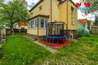 Nabízíme k prodeji prostornou vilu 5+kk v klidné části Kralu
