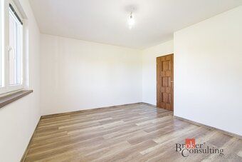 Rodinný dům 4+kk s krbem, zimní terasou, fotovoltaikou a vel