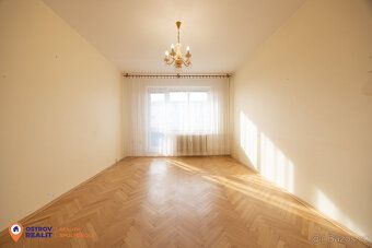 Prostorný byt 3+1 s lodžií, neprůchozími pokoji a skvělou do