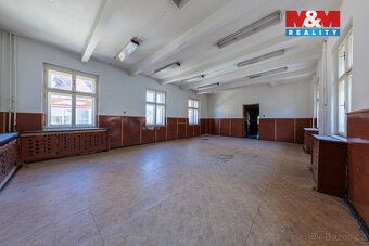 Prodej víceúčelové komerční budovy (obchod a služby) v centr