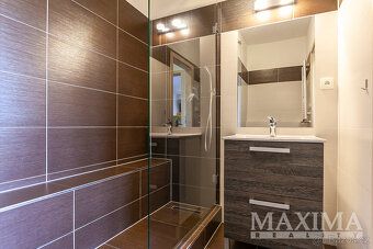 Beautiful, bright apartment 3+kk with an area of 86m2 with loggia (+8.6m2) on the 4th floor in…