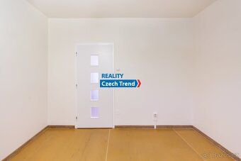 Ev.č. 02927 Nabízíme k pronájmu světlý, částečně zařízený by