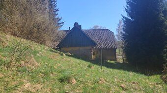 Prodej poloroubené chalupy se stodolou na pozemku 1 300 m² –