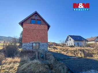 Nabízíme k prodeji rodinný dům o zastavěné ploše 75 m² s čís