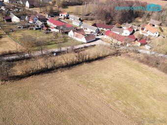 We offer for sale a building plot with meadow in the village of Netonice