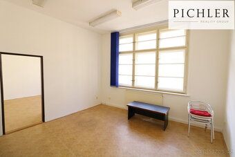 K dlouhodobému pronájmu nabízíme kanceláře v centru města Ra