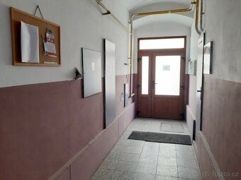 Nabízíme dlouhodobý pronájem zděného bytu 1+kk ve Dvoře Král