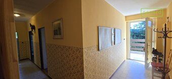 Prodej velkého třípodlažního domu se dvěma bytovými jednotka