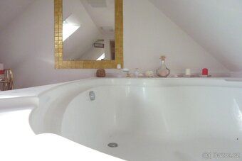We offer for sale a stone, incredibly airy maisonette apartment