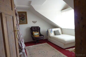 We offer for sale a stone, incredibly airy maisonette apartment