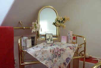 We offer for sale a stone, incredibly airy maisonette apartment