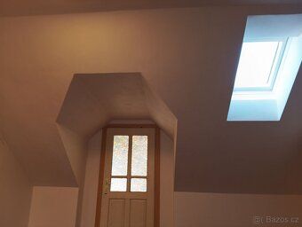 We offer for sale a stone, incredibly airy maisonette apartment