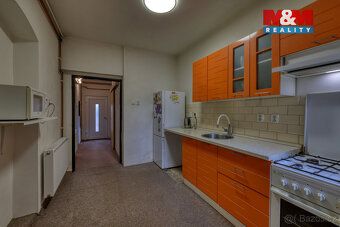 We offer for sale a family house in the village of Koloveč.