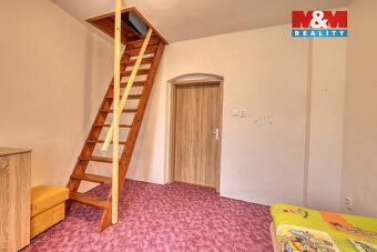 We offer for sale a family house in the village of Koloveč.