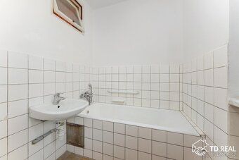 Ref. No. 01013 We offer for sale a nice brick apartment in a pleasant environment with layout…