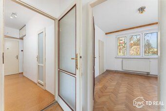 Ref. No. 01013 We offer for sale a nice brick apartment in a pleasant environment with layout…