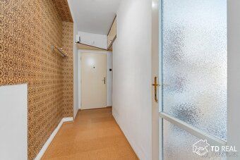 Ref. No. 01013 We offer for sale a nice brick apartment in a pleasant environment with layout…