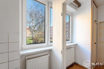Ref. No. 01013 We offer for sale a nice brick apartment in a pleasant environment with layout…