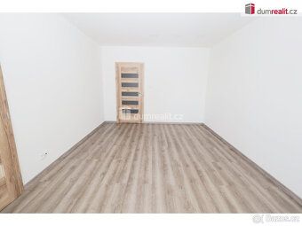 služby 3000 Kč / 1 osoba, 3800 Kč / 2 osoby + elektrika, Dum