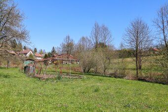 Building plot in the village of Osečnice, Eagle Mountains, total area 925 m², municipal water…