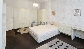Nabízíme pronájem bytu 2+1, o ploše 59m2, ve 3. patře činžov
