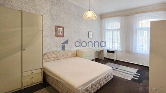 Nabízíme pronájem bytu 2+1, o ploše 59m2, ve 3. patře činžov