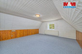 Nabízíme k prodeji rodinný dům v klidné části obce Okřesaneč