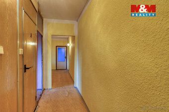 Nabízíme k pronájmu prostorný a slunný byt o dispozici 3+1 v