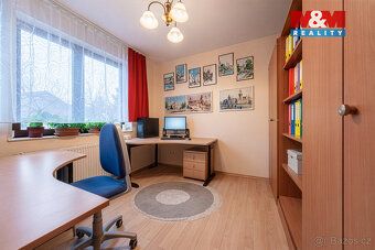 Nabízíme k prodeji velmi prostorný dům v obci Hradešín, vhod