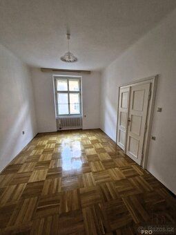 Nabízíme k podnájmu krásný, částečně vybavený byt o dispozic