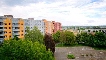 Nabízíme Vám k prodeji rekonstruovaný byt 4+1 se zasklenou l