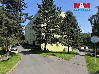 Pronájem bytu 1+1 ve druhém patře nízkopodlažního domu v Jíl