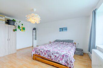Nabízíme k prodeji prostorný a útulný byt o dispozici 2+1 a 