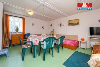 Nabízíme k prodeji útulnou, udržovanou chatku v krásné příro